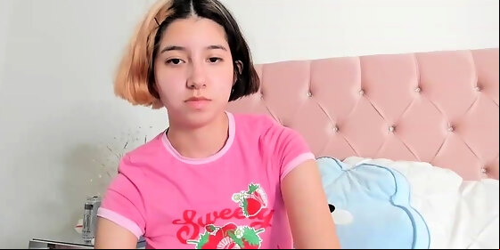 hot amateur webcam teen masturbates for their fans
