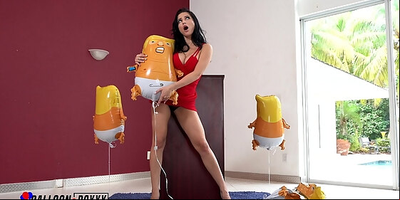 amateur boxxx russian milf crystal rush humps trump balloons