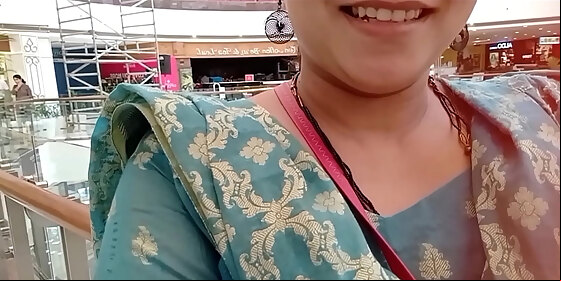 sexy aunty pissing in public toilet in mumbai mall